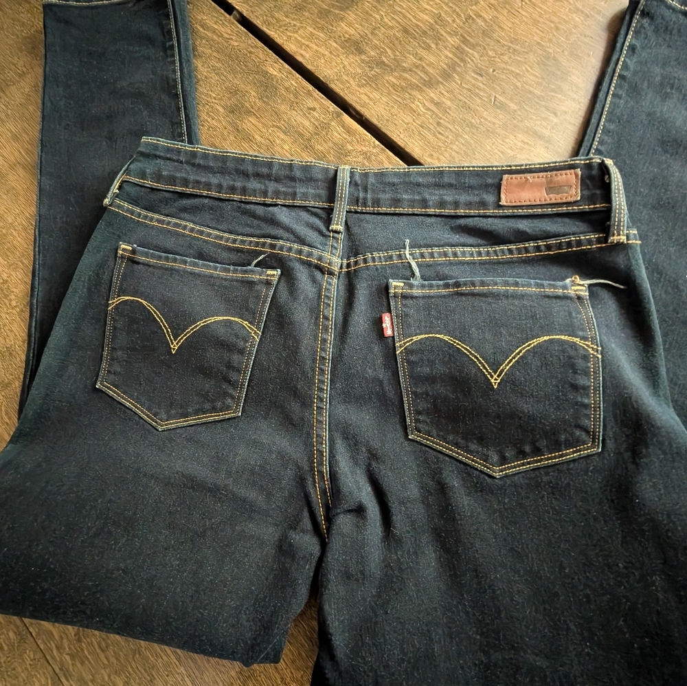 Levi's Demi Curve Jeans - Picture 3 of 6